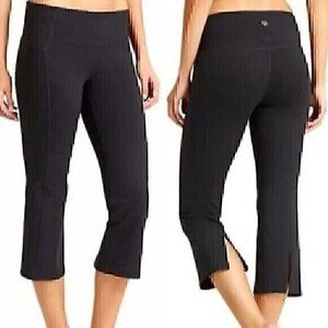 ATHLETA Power Up Capri Black Mid Rise Straight Leg Capris Yoga Pants Leggings XS